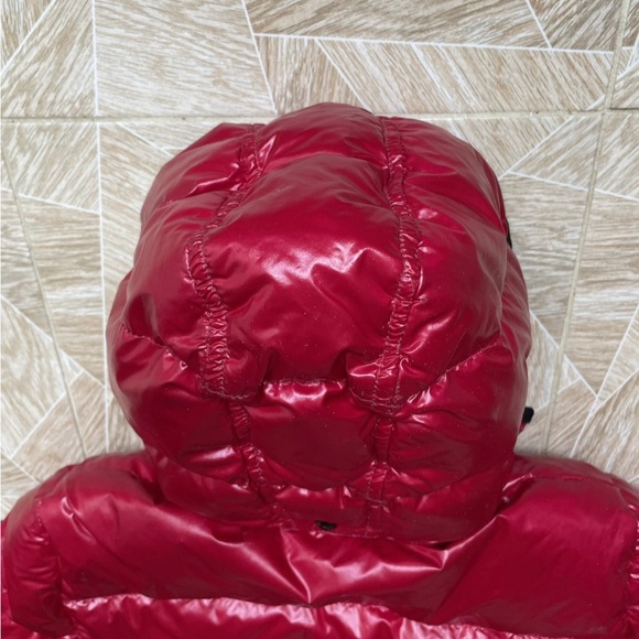 Luxury Moncler Red Woman's Down Jackets
Condition: Very Good
Size: 1(S) - Picture 8 of 10
